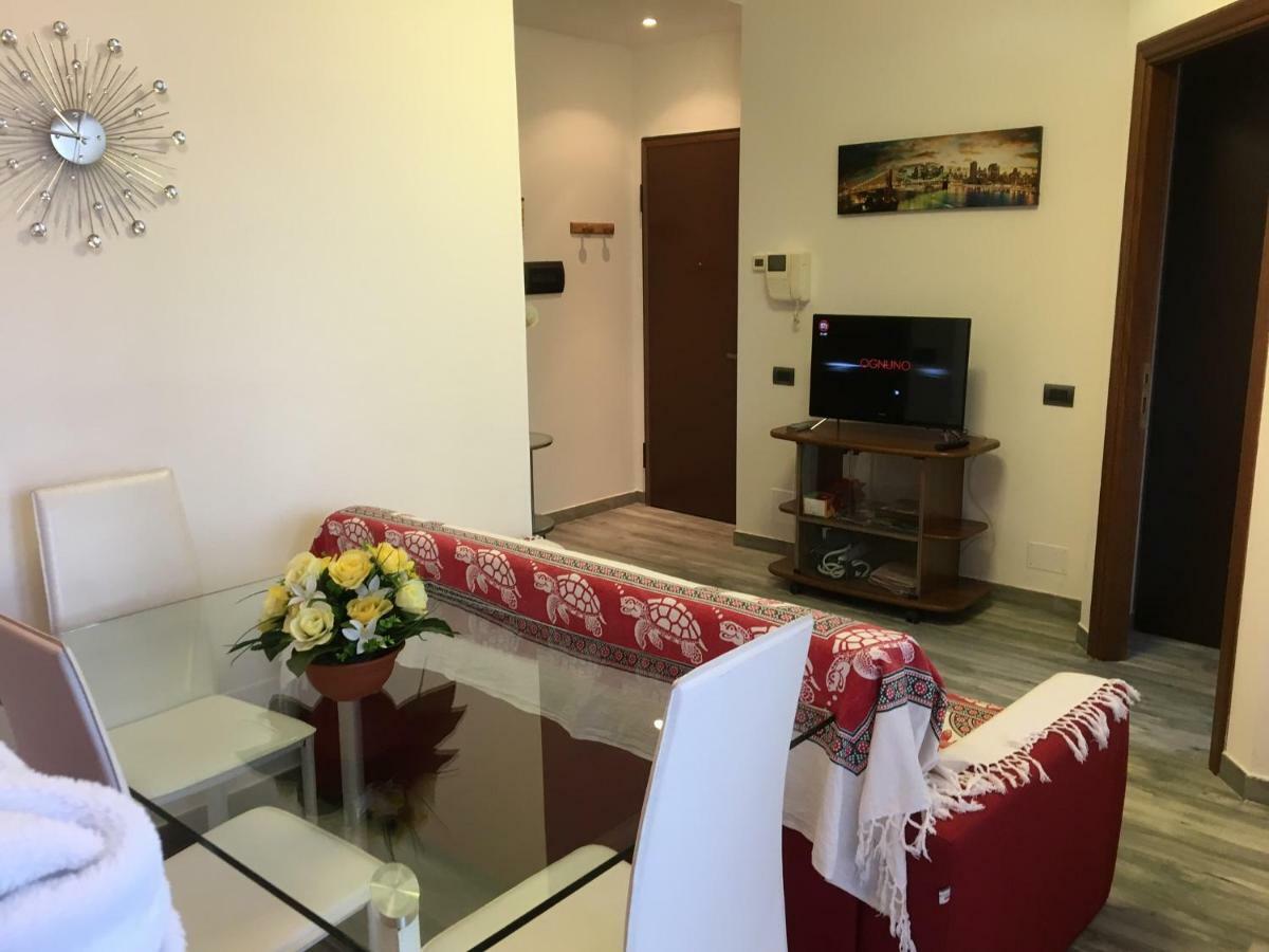 Appartement Accogliente Bilocale à Novare Extérieur photo